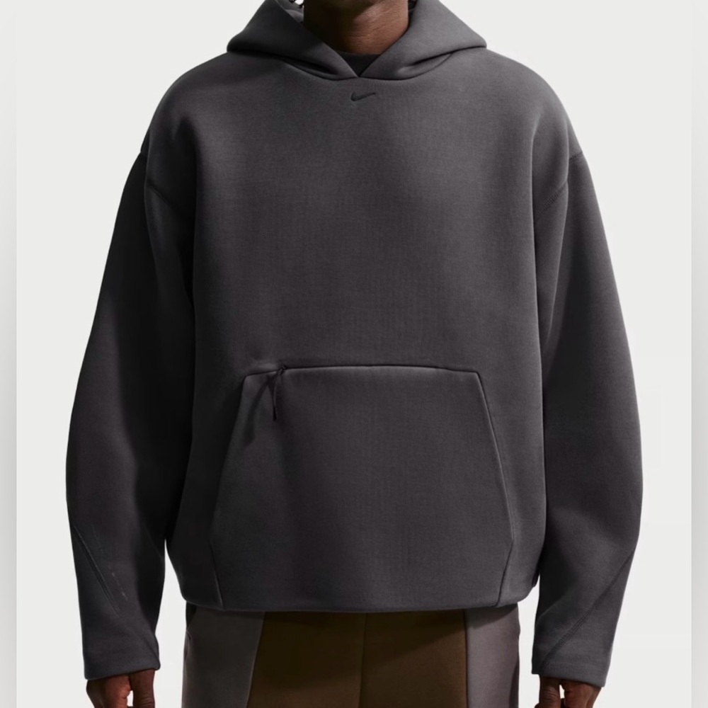 Gorgeous Nike Tech Fleece Pullover Hoodie!!!
Fits like a 3XL (see pics)